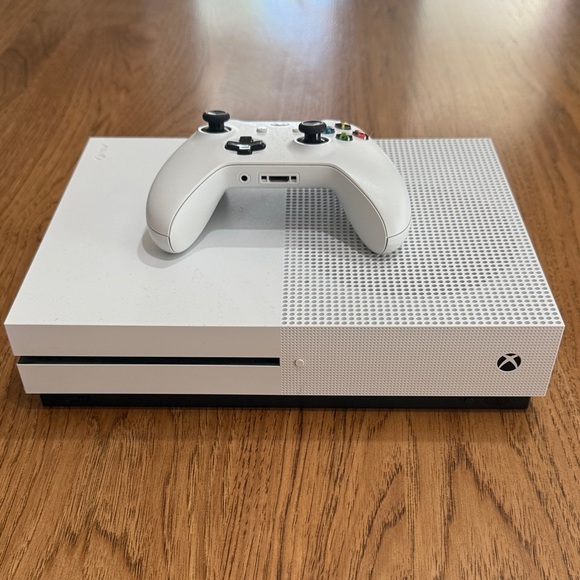 X Box One with controller - Picture 1 of 2